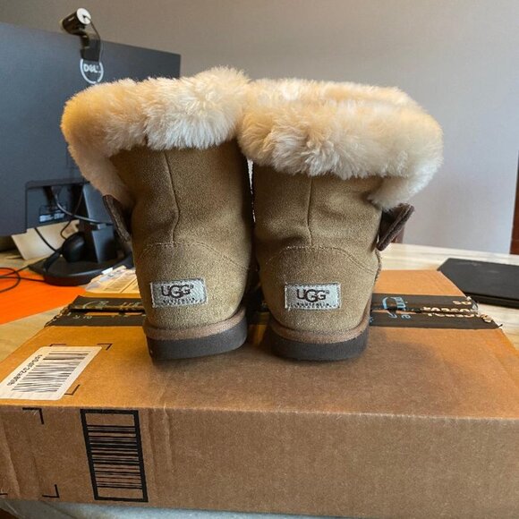 UGG LITTLE KIDS Boots With Side Bow - Picture 4 of 5